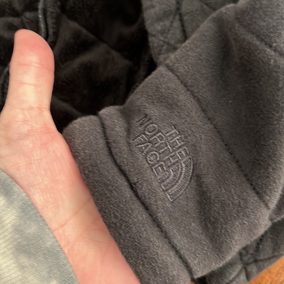 The North Face Jacket Black Quilted Fleece Full Front Zip front zip pockets XS - Picture 12 of 12